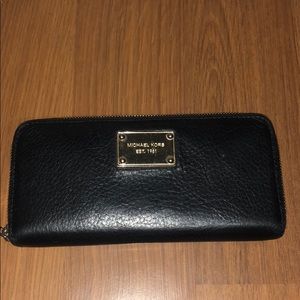 Authentic Michael Kors Black Leather Zip Wallet